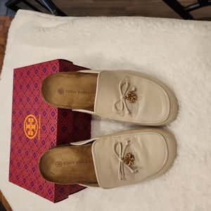 Tory charm mule calf leather/ softy naplak. Size 10